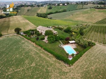 Corinaldo for sale farmhouse with pool le Marche