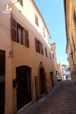 Appartamento in centro storico a Serra de' Conti
