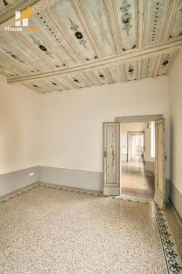 Montecarotto apartment for sale in the historic palace