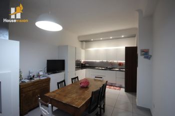 Completely renovated apartment with garden