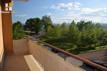 Appartamento con terrazza e giardino a Serra de’ Conti