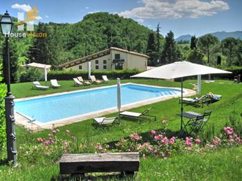Lovely B&B on sale with panoramic pool near Matelica